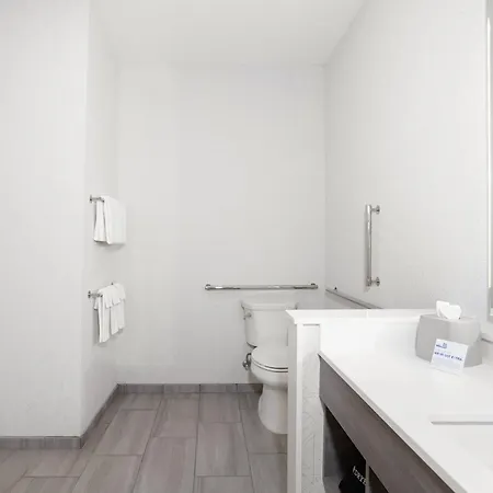 Holiday Inn Express & Suites Austin South By Ihg-2