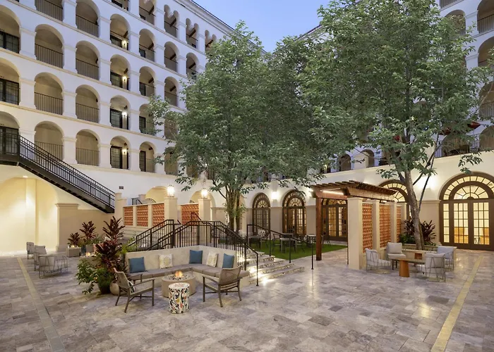 Cheap hotel: Doubletree By Hilton Austin